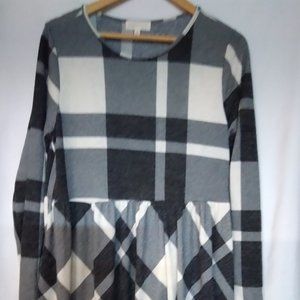 Ladies Black and White XL Sweater Dress